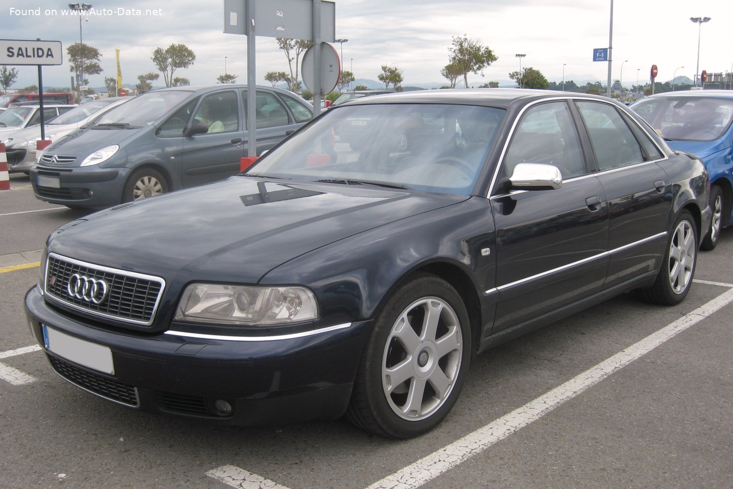 2000 Audi S8