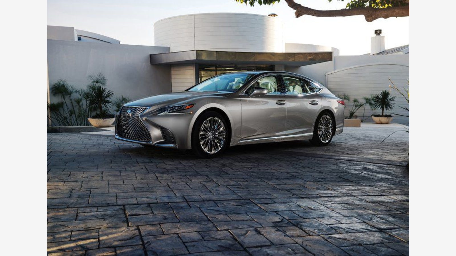 Lexus LS 2025