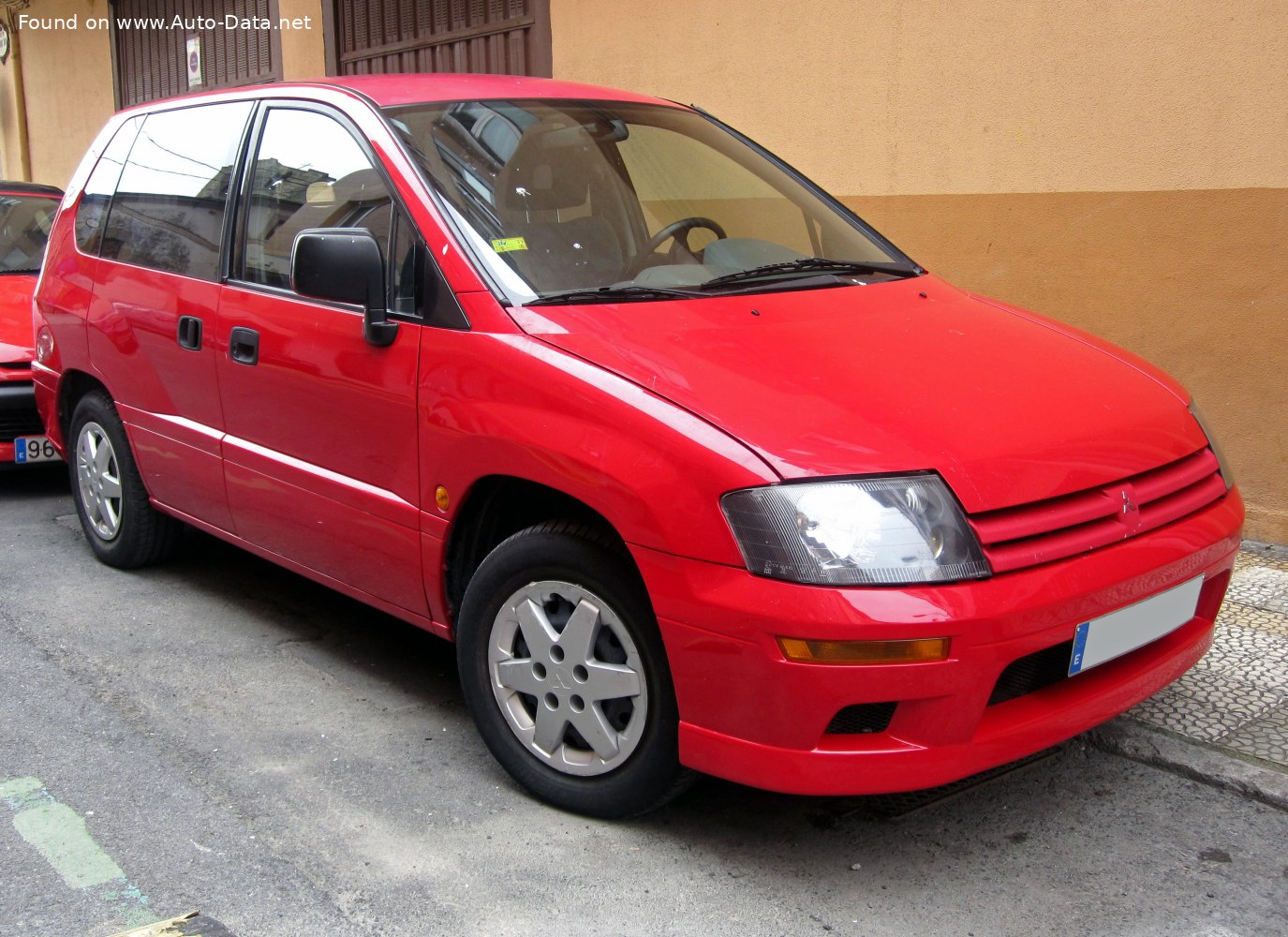 Mitsubishi Space Runner 1999